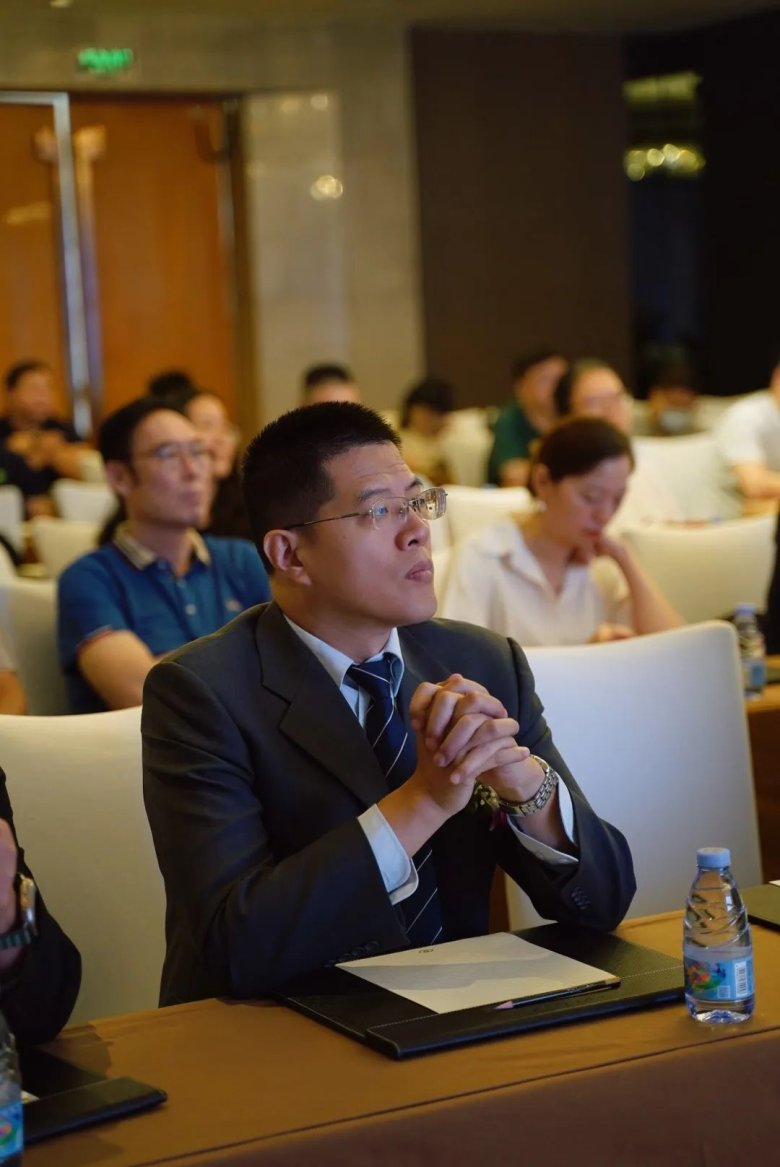 082102_158158_gsdt.jpg 082102_158158_gsdt.jpg