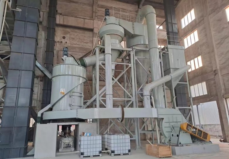 104614_673375_jswz.jpg 桂林礦機(jī)新型制砂機(jī)現(xiàn)場.jpg