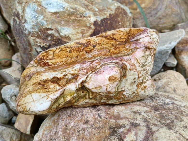 103233_669811_jswz.jpg 葉臘石的基本特征介紹.jpg