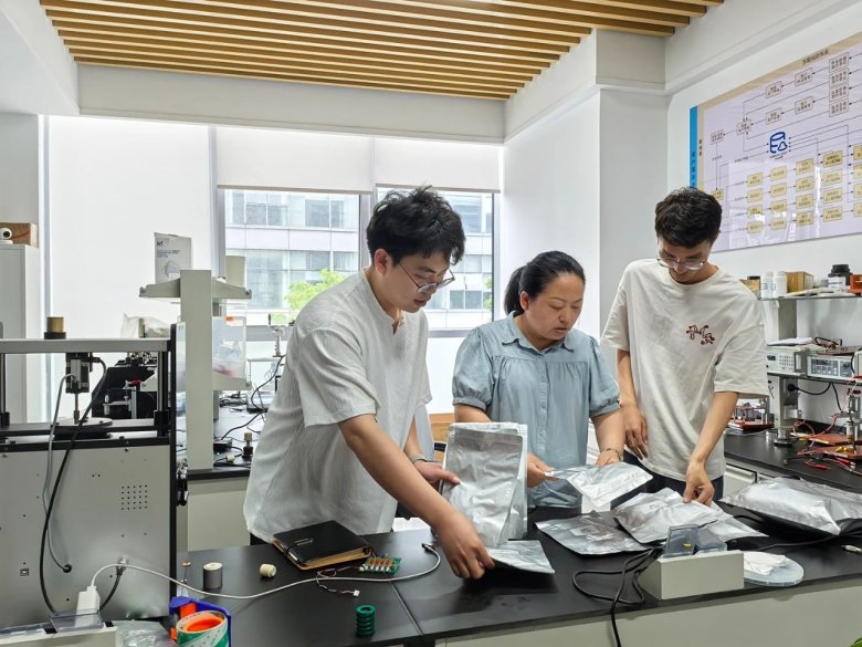 081858_462229_gsdt.jpg 081858_462229_gsdt.jpg