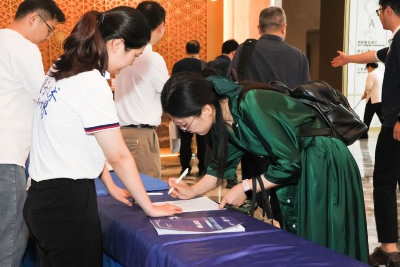 081406_757879_gsdt.jpg 081406_757879_gsdt.jpg