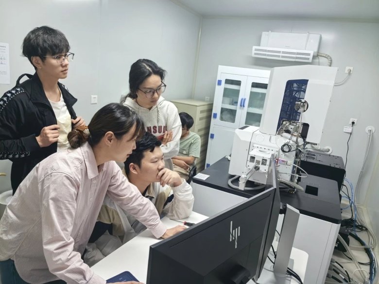 172658_134758_gsdt.jpg 172658_134758_gsdt.jpg