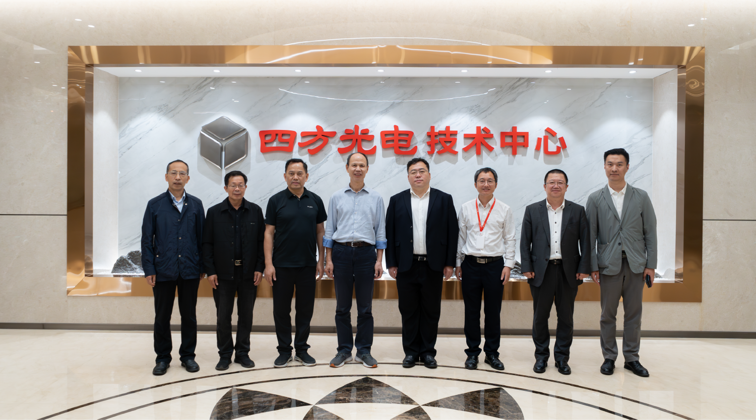 中國(guó)內(nèi)燃機(jī)工業(yè)協(xié)會(huì)秘書(shū)長(zhǎng)賈濱一行蒞臨四方光電參觀考察